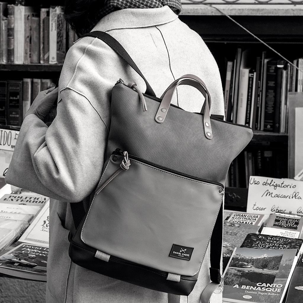 MOCHILA BOOK HOLDER ICONIC IMPERMEABLE DZ